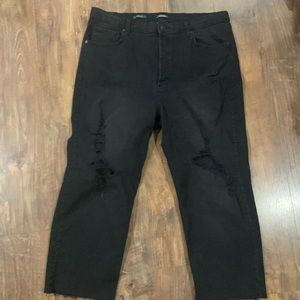 Wild Fable cropped, straight leg. Distressing at the knees.